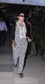 Kajol returns from Dilwale shoot in Hyderabad on 25th Oct 2015